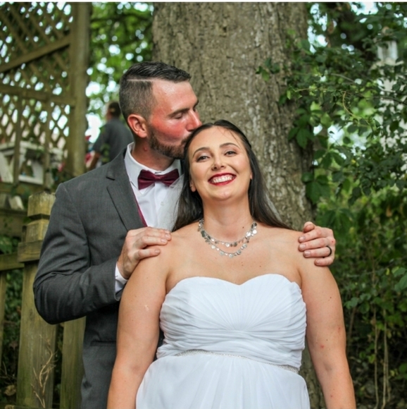 Meet your Posher, Stephanie - Picture 3 of 3